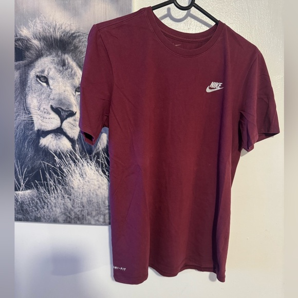Nike purple  Short Sleeve Tee - Picture 1 of 2